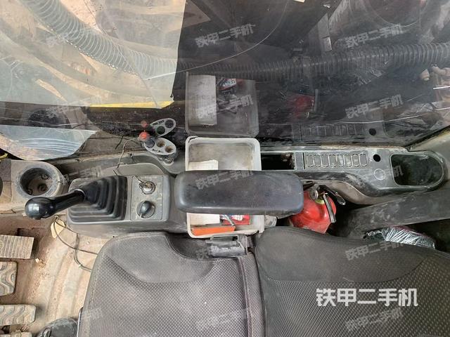 駕駛室整體(整機外觀) 駕駛室整體(整機外觀)