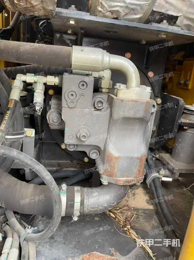 液壓泵艙室正面整體(整機(jī)外觀) 液壓泵艙室正面整體(整機(jī)外觀)