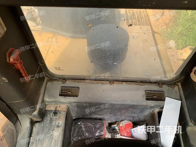 驾驶室整体(整机外观) 驾驶室整体(整机外观)