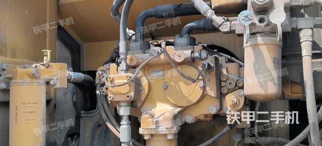 液壓泵艙室正面整體(整機(jī)外觀) 液壓泵艙室正面整體(整機(jī)外觀)