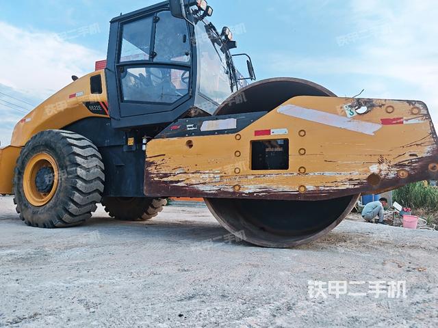 整機(jī)左側(cè)(設(shè)備外觀及核心部件) 整機(jī)左側(cè)(設(shè)備外觀及核心部件)