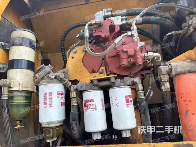 液壓泵艙室正面整體(整機(jī)外觀) 液壓泵艙室正面整體(整機(jī)外觀)