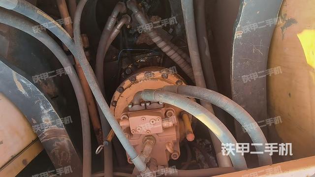 回轉(zhuǎn)馬達(dá)和主控閥(整機(jī)外觀) 回轉(zhuǎn)馬達(dá)和主控閥(整機(jī)外觀)