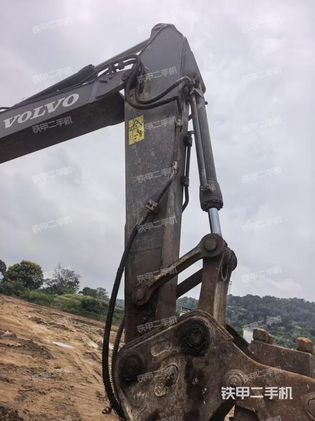 小臂整體右前(工作和回轉(zhuǎn)裝置) 小臂整體右前(工作和回轉(zhuǎn)裝置)