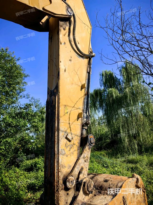 小臂整體左后(工作和回轉(zhuǎn)裝置) 小臂整體左后(工作和回轉(zhuǎn)裝置)