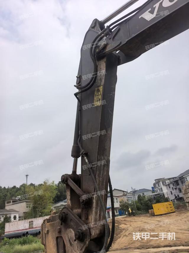 小臂整體左后(工作和回轉(zhuǎn)裝置) 小臂整體左后(工作和回轉(zhuǎn)裝置)
