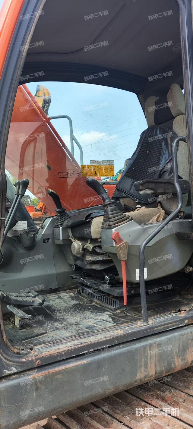 驾驶室整体(整机外观) 驾驶室整体(整机外观)