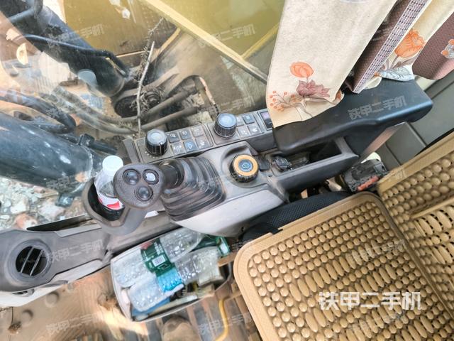 后窗玻璃角標(駕駛室部分) 后窗玻璃角標(駕駛室部分)
