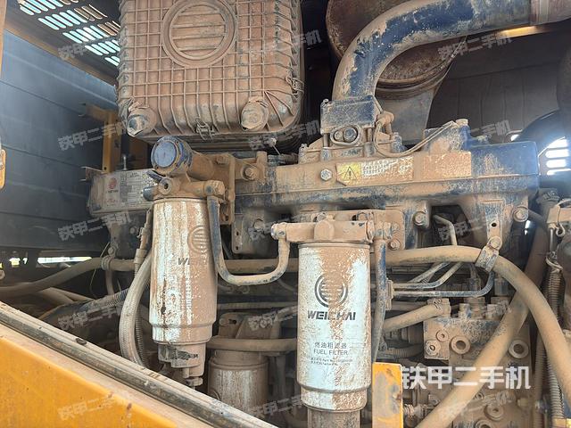 發(fā)動(dòng)機(jī)右側(cè)(整機(jī)外觀及大件) 發(fā)動(dòng)機(jī)右側(cè)(整機(jī)外觀及大件)