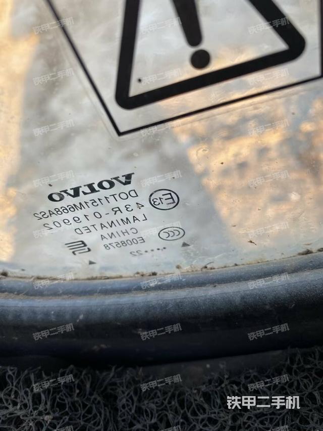 后窗玻璃角標(駕駛室部分) 后窗玻璃角標(駕駛室部分)