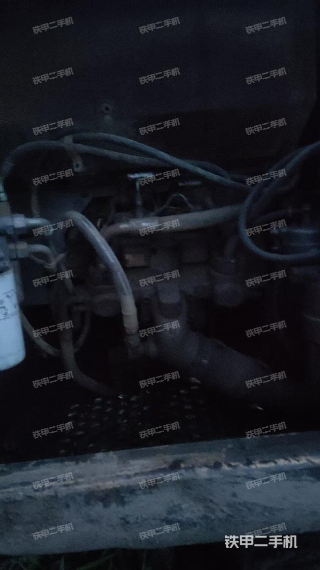 液压泵舱室正面整体(整机外观) 液压泵舱室正面整体(整机外观)