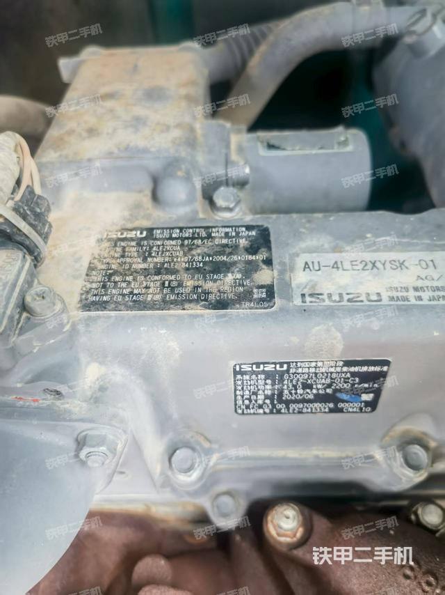 駕駛室頂部(整機(jī)外觀) 駕駛室頂部(整機(jī)外觀)