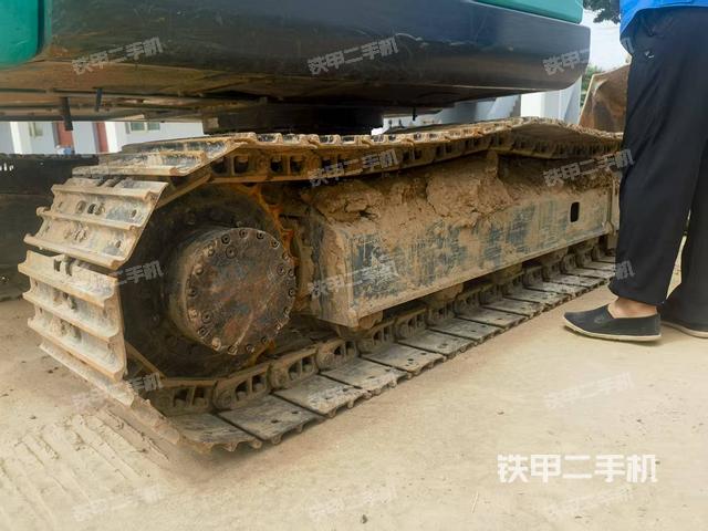單側(cè)履帶整體(整機(jī)外觀) 單側(cè)履帶整體(整機(jī)外觀)