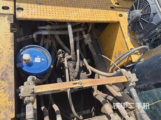 回转马达和主控阀（整机外观）