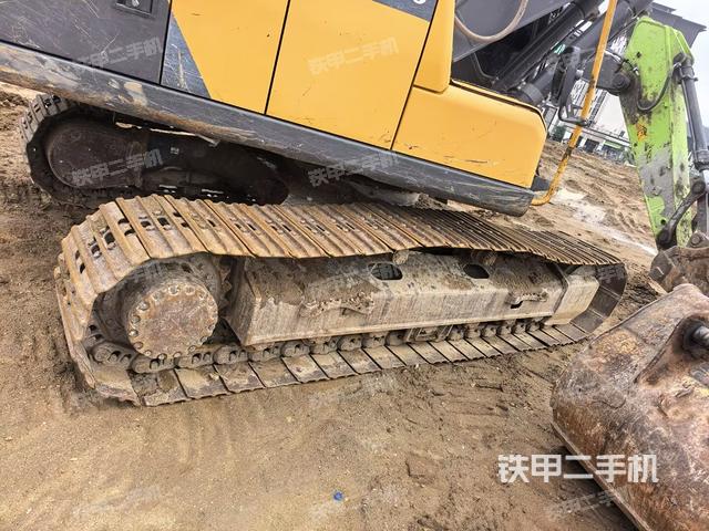 右側(cè)履帶整體(行走機(jī)構(gòu)) 右側(cè)履帶整體(行走機(jī)構(gòu))