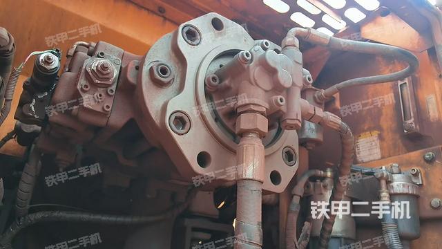 液壓泵艙室正面整體(整機(jī)外觀) 液壓泵艙室正面整體(整機(jī)外觀)