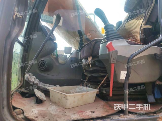 駕駛室左后45度(駕駛室部分) 駕駛室左后45度(駕駛室部分)