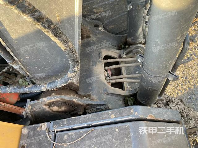 大臂根部?斜視(工作和回轉裝置) 大臂根部?斜視(工作和回轉裝置)