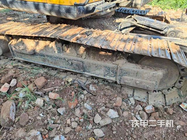 单侧履带整体(整机外观) 单侧履带整体(整机外观)