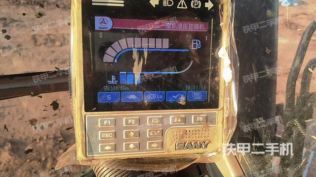 駕駛室整體(整機(jī)外觀) 駕駛室整體(整機(jī)外觀)