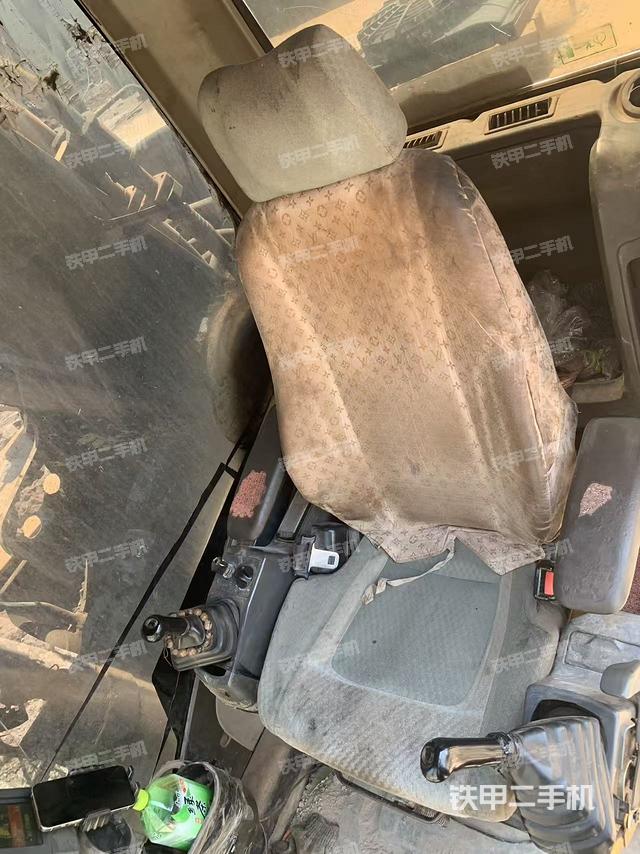 駕駛室整體(整機外觀) 駕駛室整體(整機外觀)