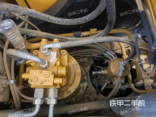 回轉(zhuǎn)馬達和主控閥(整機外觀) 回轉(zhuǎn)馬達和主控閥(整機外觀)