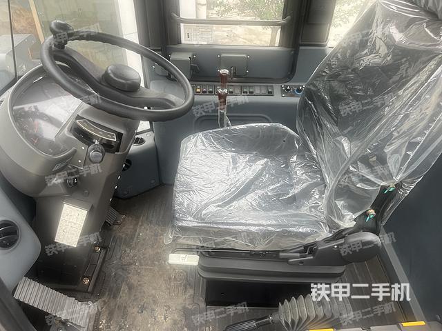 驾驶室工作台(整机外观及大件) 驾驶室工作台(整机外观及大件)