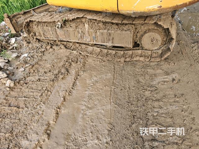 右側(cè)履帶整體?(行走機(jī)構(gòu)) 右側(cè)履帶整體?(行走機(jī)構(gòu))