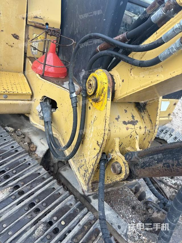 大臂根部?斜（工作和回轉(zhuǎn)裝置）