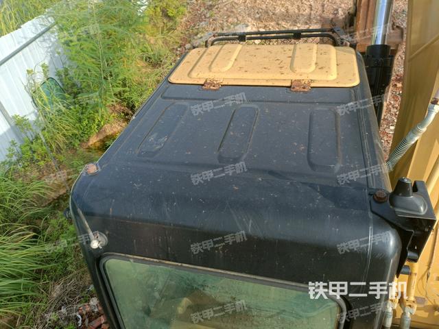驾驶室顶部(整机外观) 驾驶室顶部(整机外观)