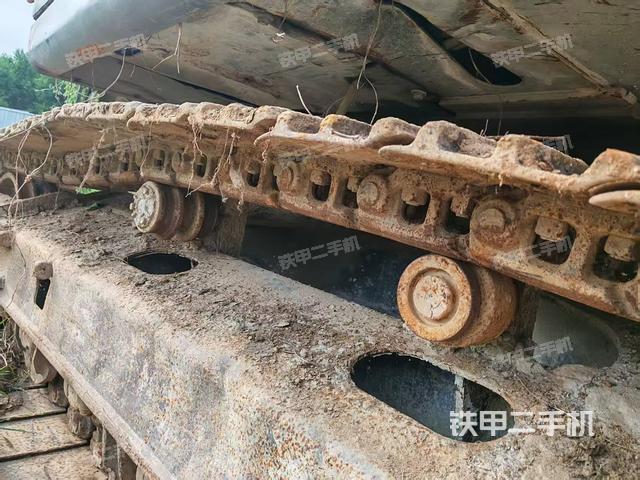 單側(cè)履帶整體(整機外觀) 單側(cè)履帶整體(整機外觀)