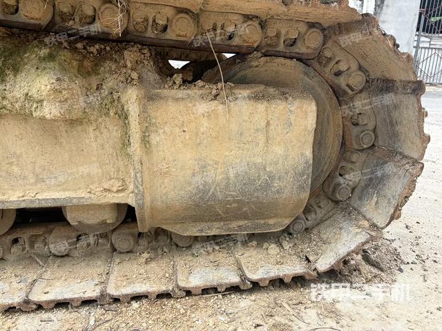 右側(cè)履帶整體(行走機構(gòu)) 右側(cè)履帶整體(行走機構(gòu))