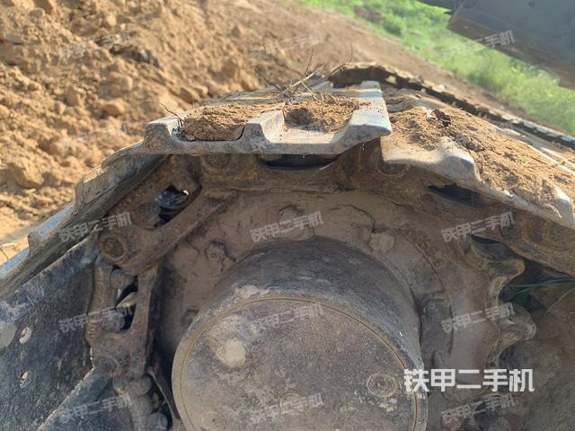 单侧履带整体(整机外观) 单侧履带整体(整机外观)