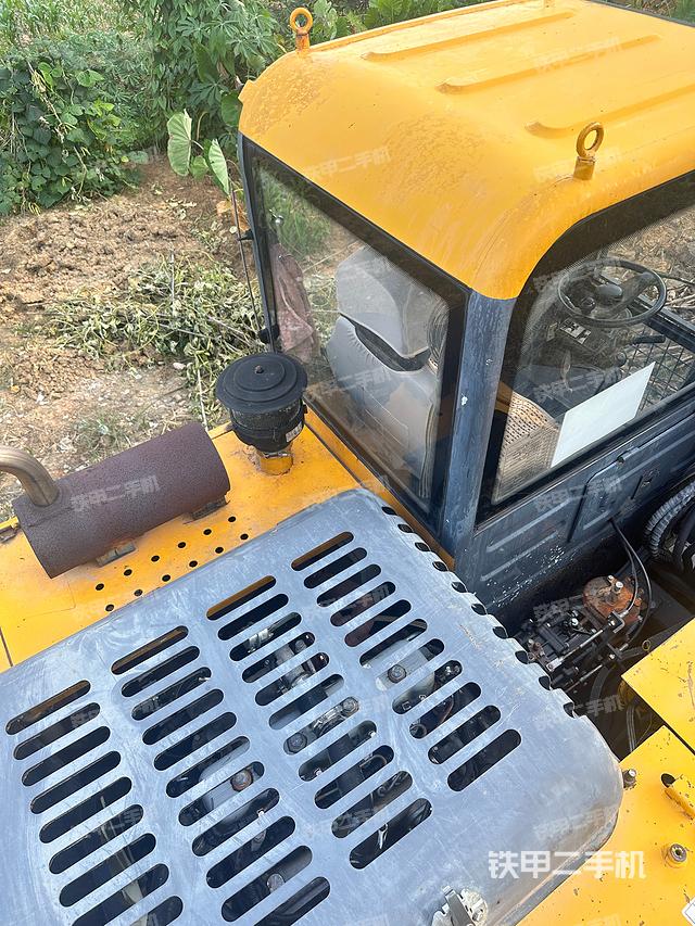 驾驶室顶部（整机外观）