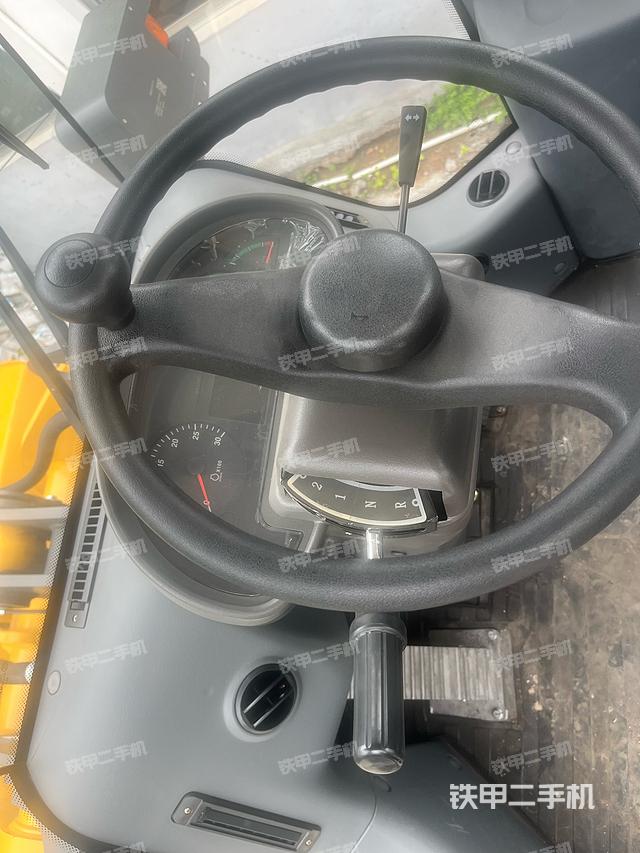 驾驶室操作台(整机外观及大件) 驾驶室操作台(整机外观及大件)