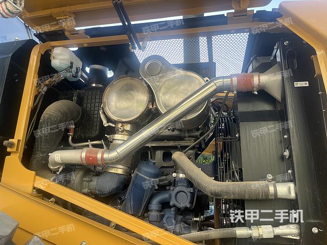 發(fā)動機(jī)右側(cè)(整機(jī)外觀及大件) 發(fā)動機(jī)右側(cè)(整機(jī)外觀及大件)