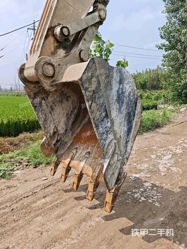 小臂整體左后(工作和回轉(zhuǎn)裝置) 小臂整體左后(工作和回轉(zhuǎn)裝置)