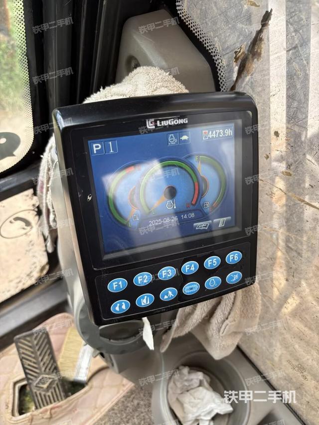 座椅右側(cè)控制臺/鑰匙門/油門/含右手柄(駕駛室部分) 座椅右側(cè)控制臺/鑰匙門/油門/含右手柄(駕駛室部分)