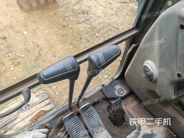 座椅后部(駕駛室部分) 座椅后部(駕駛室部分)