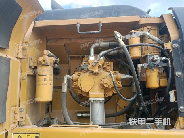 液壓泵艙室正面整體(整機(jī)外觀) 液壓泵艙室正面整體(整機(jī)外觀)