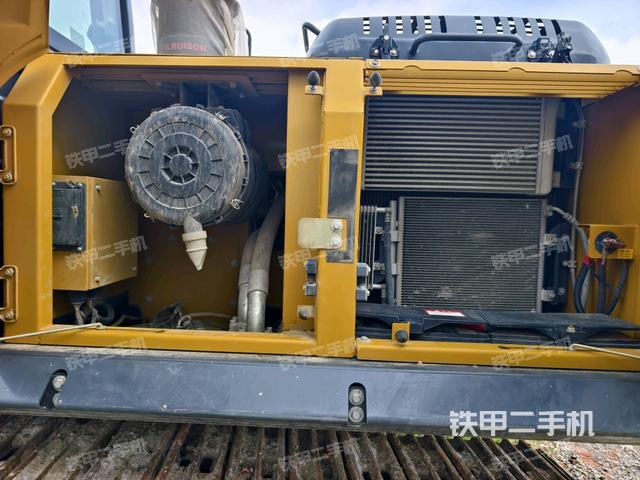 散熱器正面(大件艙室) 散熱器正面(大件艙室)