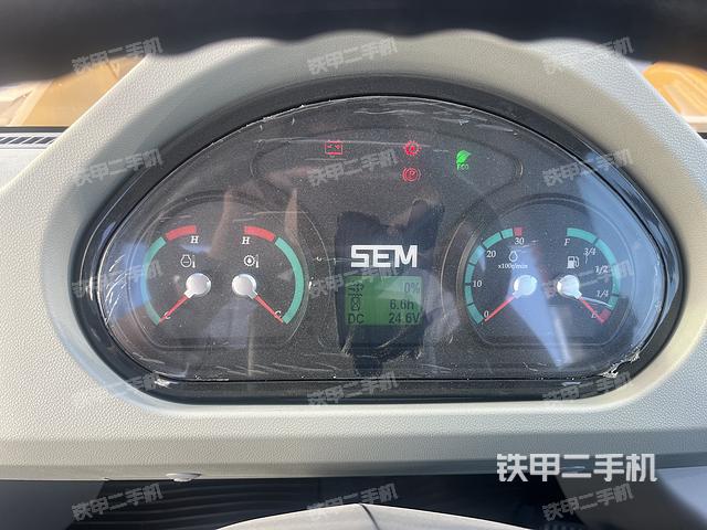 駕駛室操作臺(整機(jī)外觀及大件) 駕駛室操作臺(整機(jī)外觀及大件)