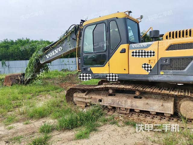 駕駛室頂部(整機外觀) 駕駛室頂部(整機外觀)