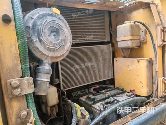 散熱器正面(大件艙室) 散熱器正面(大件艙室)