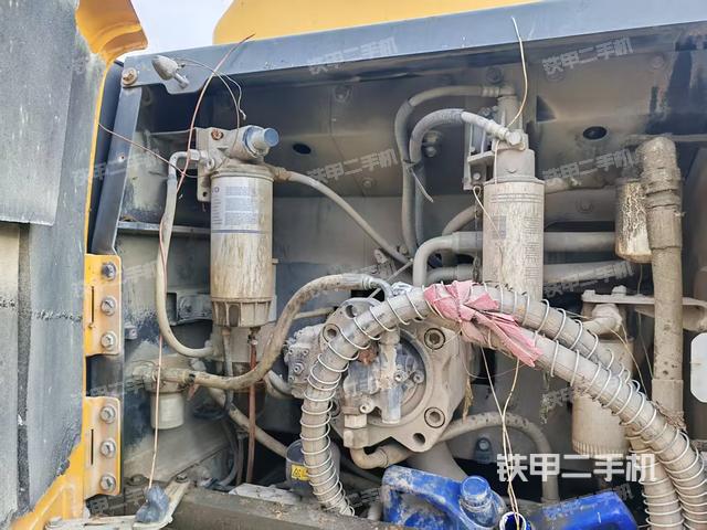 液壓泵艙室正面整體(整機外觀) 液壓泵艙室正面整體(整機外觀)
