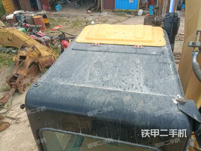 駕駛室頂部(整機(jī)外觀) 駕駛室頂部(整機(jī)外觀)