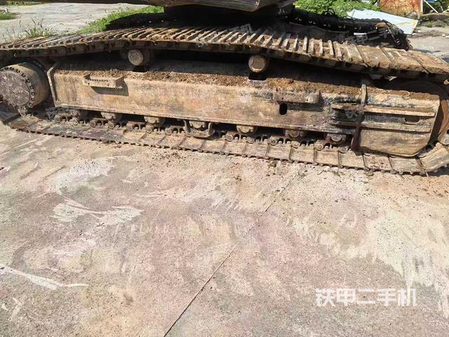 单侧履带整体(整机外观) 单侧履带整体(整机外观)