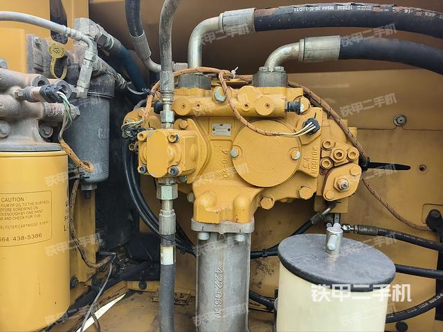 液壓泵艙室正面整體(整機(jī)外觀) 液壓泵艙室正面整體(整機(jī)外觀)