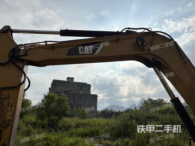 小臂整體左后(工作和回轉(zhuǎn)裝置) 小臂整體左后(工作和回轉(zhuǎn)裝置)