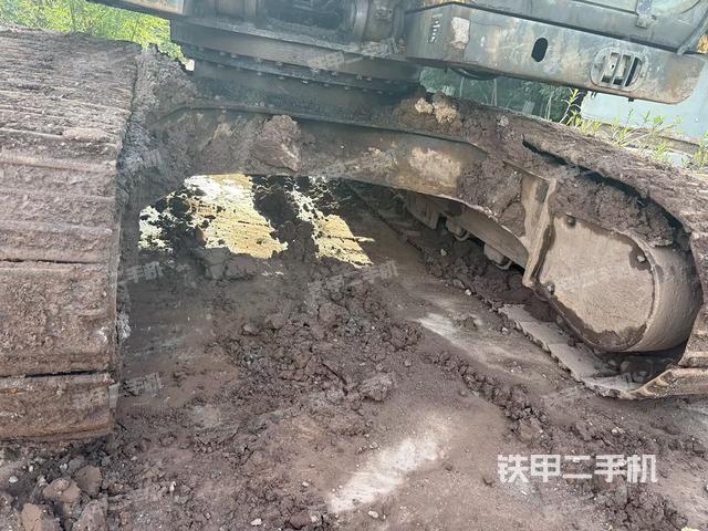 小臂整体右前(工作和回转装置) 小臂整体右前(工作和回转装置)